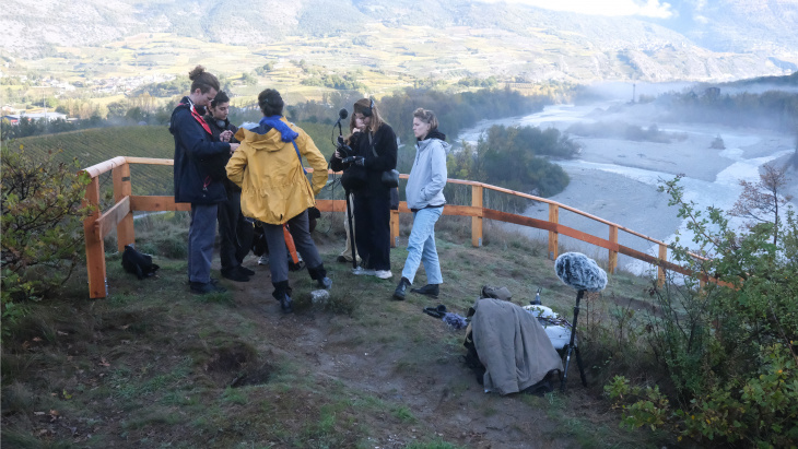 Des étudiants du bachelor en son lors d’un atelier extérieur ---------------- Photo: Maximilien Urfer 