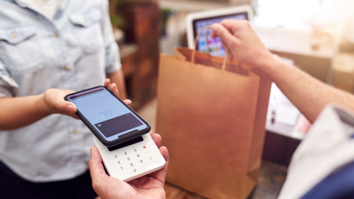 Une modification du contrat-type de travail (CTT) dans le secteur du commerce de détail entrera en vigueur le 1er novembre 2024