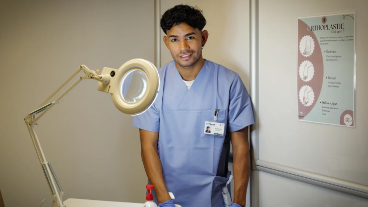 Jean Carlos Castro effectue sa troisième et dernière année de formation à l’école supérieure de podologie de Genève: «Chaque jour est unique, tout comme chaque patient». 