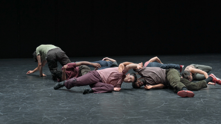 Image: Gabriela Löffel, "Nous n'avons pas besoin de nous connaître à l'avance", 2024. Collection des Fonds d'art contemporain de la Ville (FMAC) et du canton (FCAC) de Genève / Photo: video still