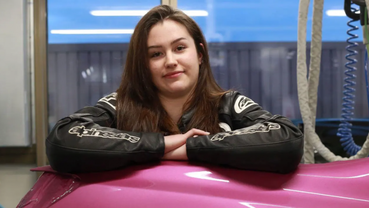 Alyssa Clerc, 18 ans, apprentie carrossière peintre en 3e année d’apprentissage et médaillée d’or aux GenevaSkills 2024.