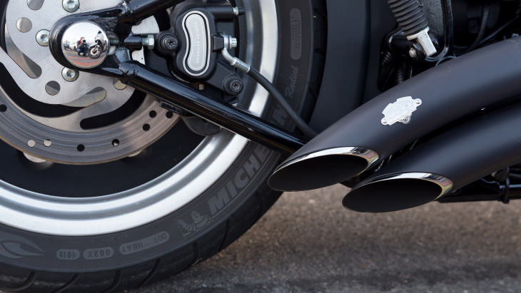 Pot d'échappement soumis aux normes sonores.