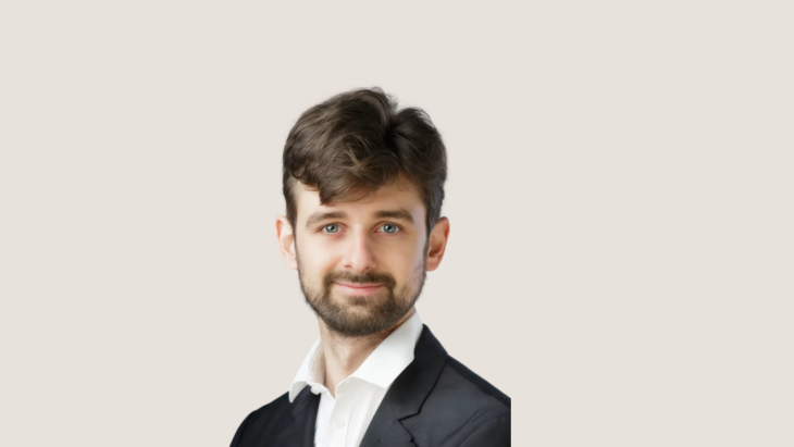 Portrait d'Hugo Houbart, coordinateur de l'initiative refugees[at]work