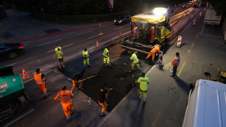 Pose de revêtement phonoabsorbant