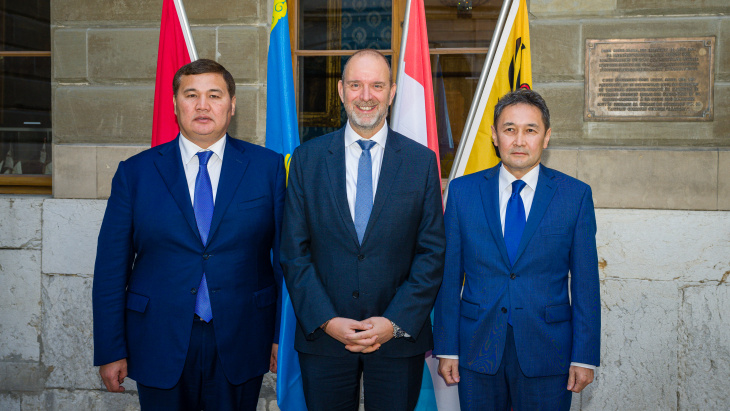 Visite de courtoisie de Monsieur Nurlybek Nalibayev, gouverneur de la région de Kyzylorda (Kazakhstan)