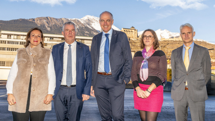 De gauche à droite : Mme V. Baude (Ain), M. M. Saddier (Haute-Savoie), M. C. Darbellay (Valais), Mme L. Coussot, représentant M. F. Borloz (Vaud) et M. E. Bolzani, représentant M. N. Walder (Genève)