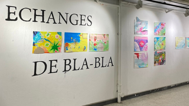 Les élèves ont été invités à représenter graphiquement leur langue à travers le dessin et la peinture