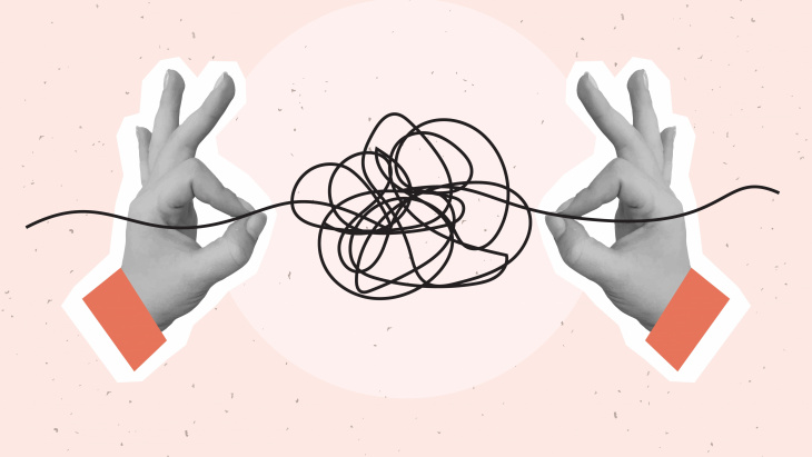 Deux mains tirant sur un fil emmêlé