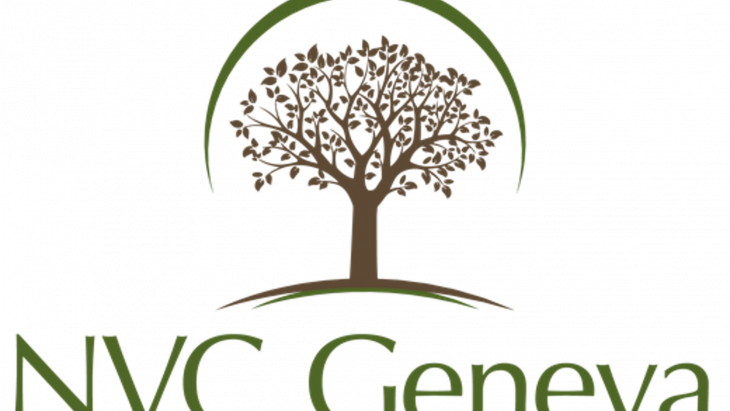 Logo de NVC Geneva, un arbre avec un arc de cercle par dessus 