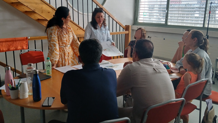Participants assis en cercle lors d'un atelier de gestion du stress