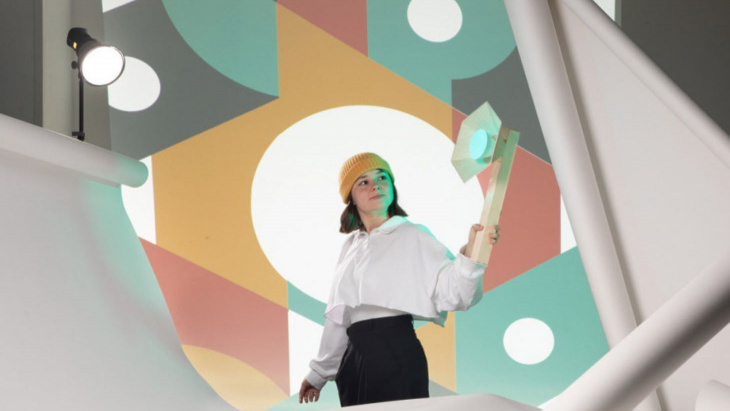 Sarah Meylan imaginant un futur projet pour la HEAD (Drawning Futures)