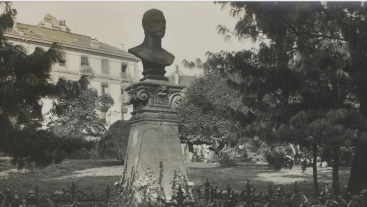 Monument à James Fazy, promenade de Saint-Jean. Hugues Bovy, sculpteur, et Claude Camuzat, architecte, 1882 (photo @BCGE) 