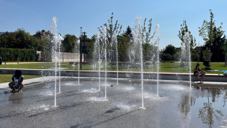 Les jeux d'eau de la place haute du Bachet © MSV/P.Bernad