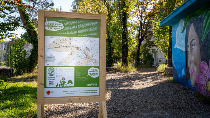 Panneau d'information sur un lieu clé de la future Voie verte rive droite - photo : Emilie Laici