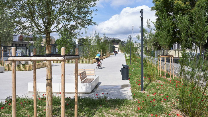 Halte de Chêne-Bourg / Serge Fruehauf