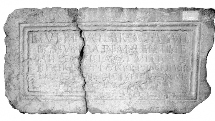 Fig. 4 : Inscription mentionnant le don de plusieurs réservoirs d'eau à la ville de Genève. © MAH Musée d'art et d'histoire, Ville de Genève. Ancien fonds, entre la première moitié du 17e siècle et 1845