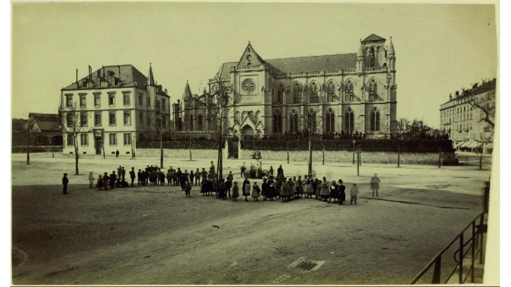 Eglise Notre-Dame et presbytère, vers 1870. © Bibliothèque de Genève