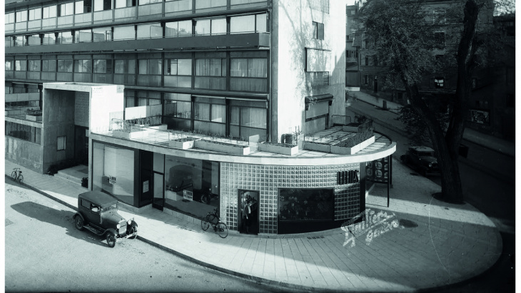 Photo d'archives des vitrines de l'immeuble Clarté (détail), 1934 - © Bibliothèque de Genève, Frank Henri Jullien