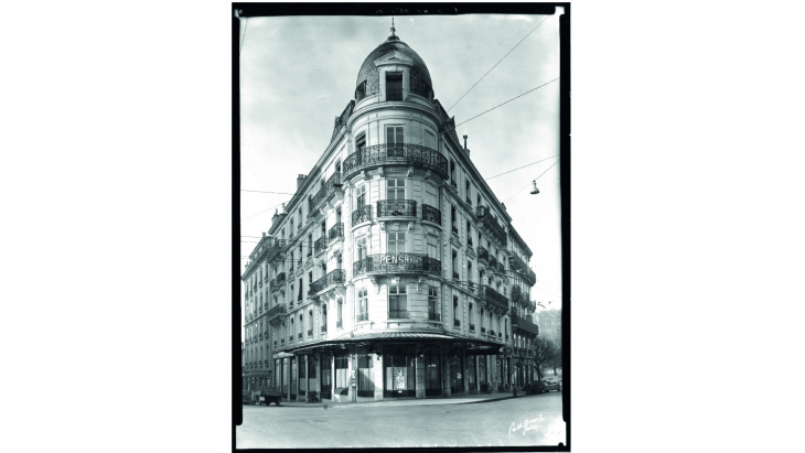 Immeuble d'angle, place Isaac-Mercier 1 / rue des Terreaux-du-Temple 6. © Photo Boesch, Bibliothèque de Genève