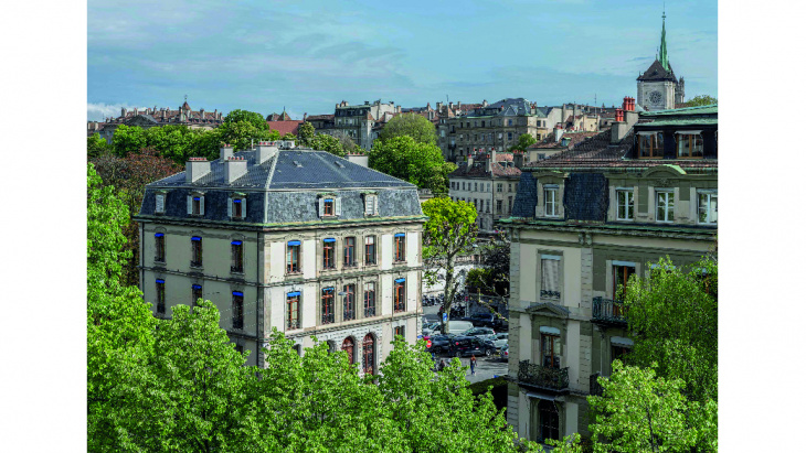 Toit à la Mansart au cours des Bastions, © Peter C. Taylor