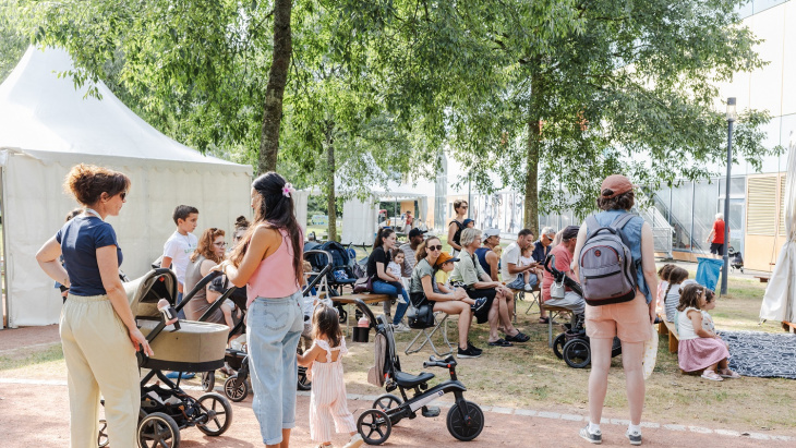Les « chapiteaux enchantés » au parc des Micocouliers de Meyrin (14 août 2024) © Vincent Albert