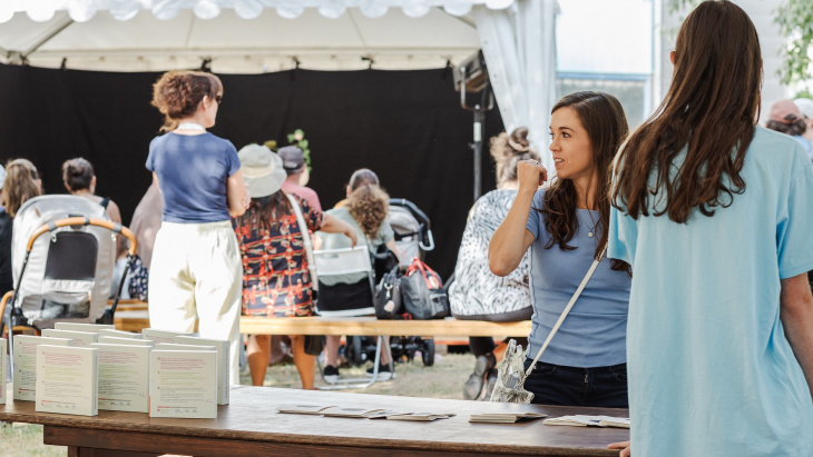 Les « chapiteaux enchantés » au parc des Micocouliers de Meyrin (14 août 2024) © Vincent Albert