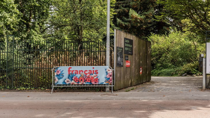 Cours « français en été » donné par l’OSEO au Jardin botanique alpin de Meyrin (14 août 2024) © Vincent Albert