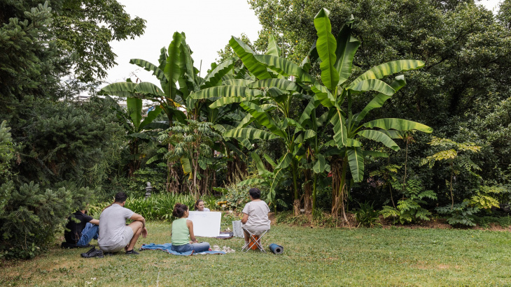 Cours « français en été » donné par l’OSEO au Jardin botanique alpin de Meyrin (14 août 2024) © Vincent Albert