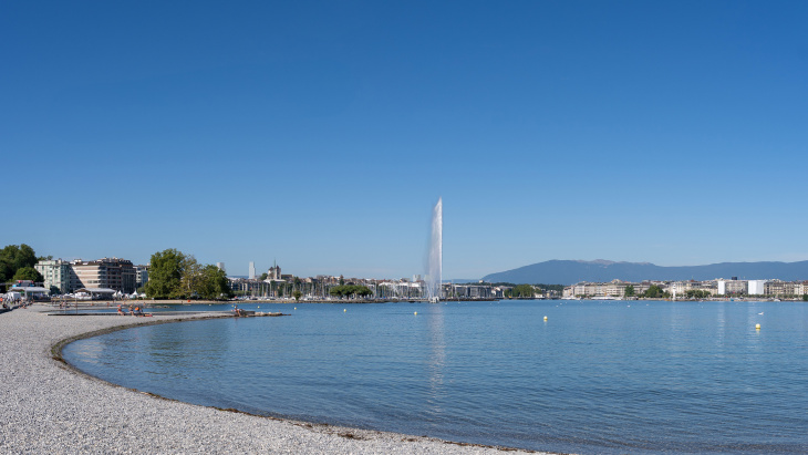 La rade depuis la plage des Eaux vives