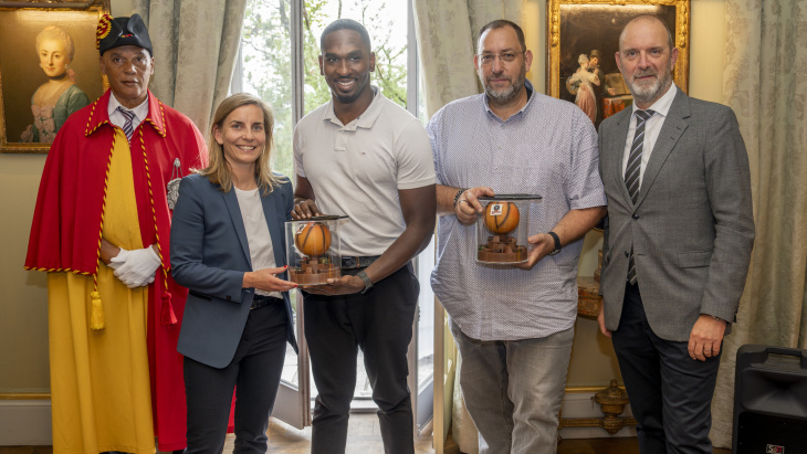 Cérémonie protocolaire en l'honneur des Lions de Genève. Crédit photo: Etat de Genève/Quentin Ducrest