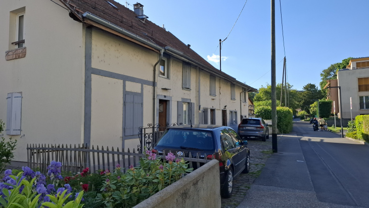 Chemin du Val-de-Travers à Versoix